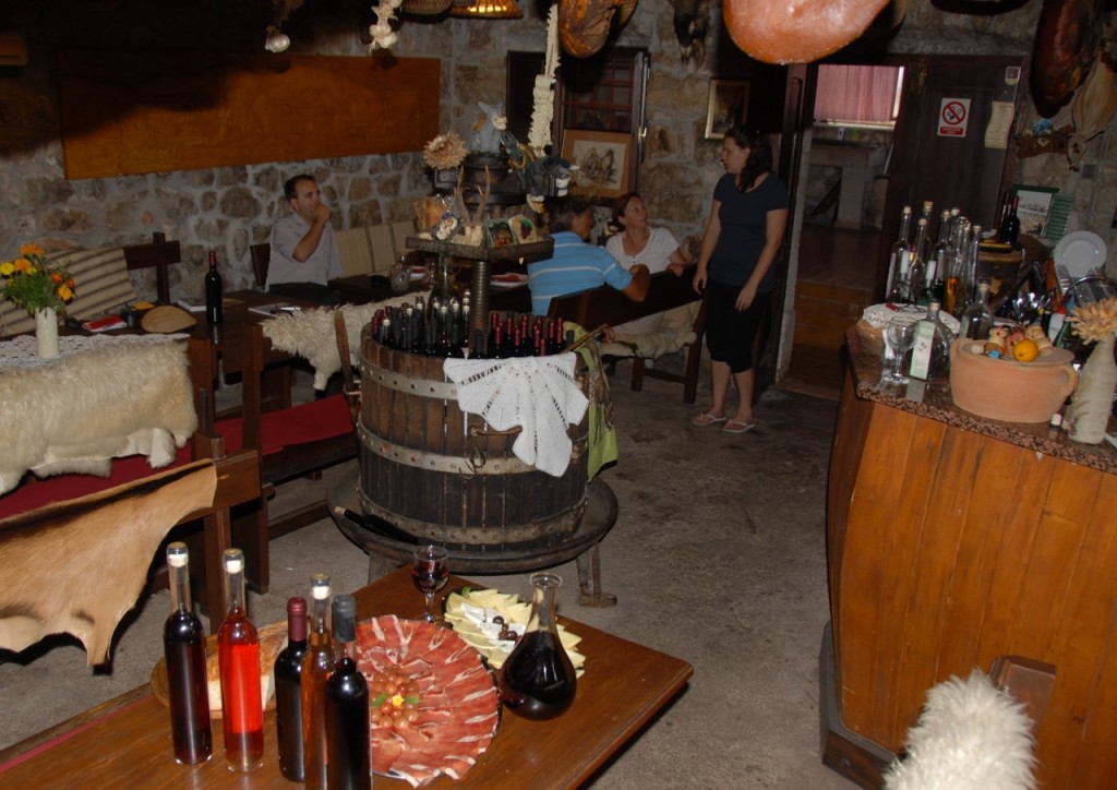 FOTO 15- 300 let stara gostila z odlično ponudbo v vasici Kuna